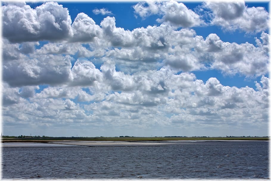 skyer, strand, himmel, blå, vand, hav, sand, bølge, kyst, havstranden, storm, tordenvejr, smukke strande, ferie, horisont, sky - himmel, skønhed i naturen, scenics - natur, dag, natur, ro, havnefronten, rolig scene, ingen mennesker, udendørs, ikke-urbane scene, miljø, idyllisk, landskab, 5K