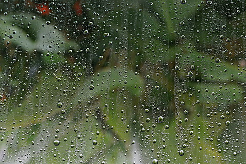 regn, regndråper, vindus, vindu, dråper, væske, vann, våt, refleksjon, naturlig, hage innstilling, miste, glass - materiale, gjennomsiktig, regndråpe, full ramme, natur, ingen folk, bakgrunn, bil, regntid, dag, nærbilde, innendørs, motorkjøretøy, glass, 4K, CC0, offentlig domene, opphavsrett gratis