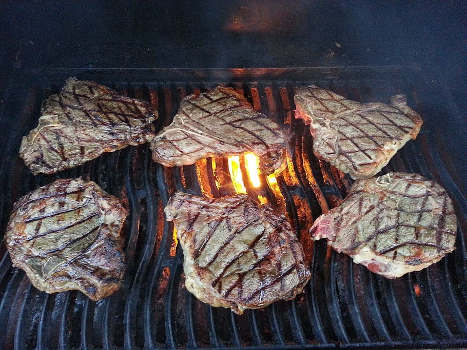 steak, hovězí, maso, večeře, bbq, grilovací značky, gril, plamen, venku, nikdo, teplota - teplota, den, detail, jídlo, hořící, jídlo a pití, oheň, grilovaný, příprava, grilování, svěžest, požár - přírodní jev, stálý život, dřevo - materiál, vysoký úhel pohledu, Příroda, mřížka, připravování jídla, 2K