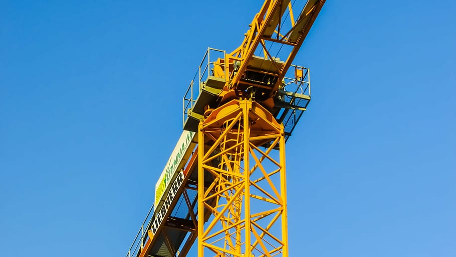 macara, ridicare, constructie, greu, maşină, dezvoltare, Inginerie, echipament, mașini, industrie de contructie, industrie, macara - utilaje pentru constructii, albastru, cer, Afaceri, oţel, vedere unghiulară joasă, cer senin, arhitectură, natură, zi, construită, galben, metal, santier, în aer liber, nici o persoana, înalt - înalt, spațiu copie, echipament industrial, echipament de constructie, 4K