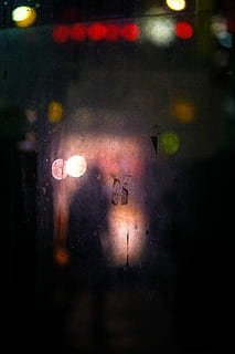 fotografia de bokeh de luzes de cores sortidas, sem título, Sombrio, noite, luzes, janela, vidro, iluminado, molhado, transparente, vidro - material, rua, ninguém, carro, transporte, chuva, cidade, dentro de casa, modo de transporte, veículo motorizado, solta, interior do veículo, reflexo de lente, estação chuvosa, gota de chuva, 5K, CC0, domínio público, royalty free