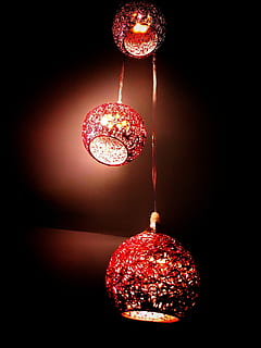 Licht, dunkel, Winter, verwischen, Android, Android Wallpaper, Ball, bling, hell, Birne, Feier, Weihnachten, Dekoration, Bildschirmhintergrund, Glasgegenstände, glitzern, Gold, hängend, HD Wallpaper, beleuchtet, unwesentlich, Rotlicht, Runden, leuchtenden, prickelnd, Kugel, drinnen, Lichtanlage, keine Leute, Studioaufnahme, Weihnachtsverzierung, Weihnachtsdekoration, schwarzer Hintergrund, Licht - natürliches Phänomen, Urlaub, glühend, Nahansicht, Elektrizität, rot, aufwendig, Decke, elektrische Lampe, 1080P, CC0, gemeinfrei, lizenzfrei
