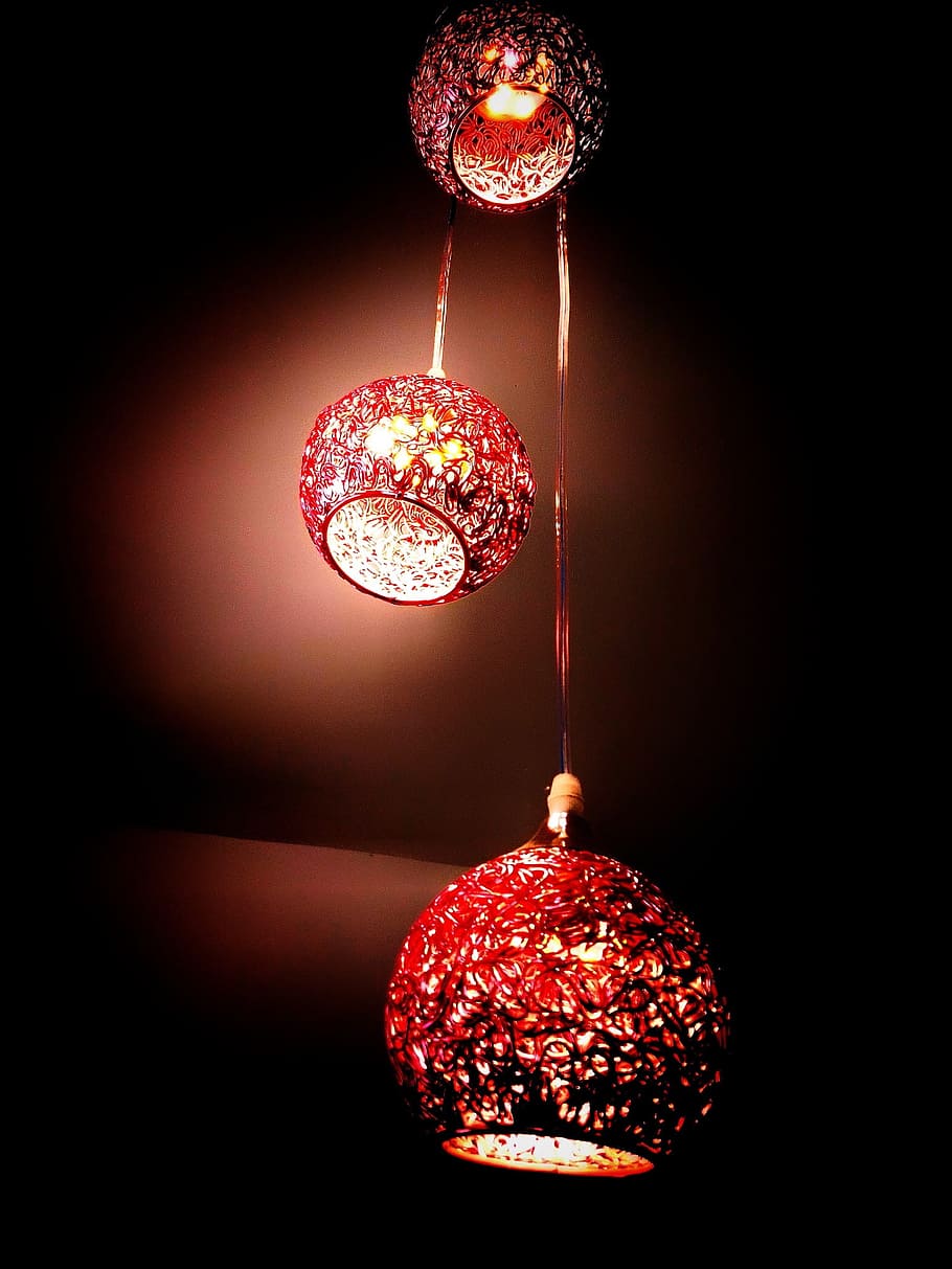 llum, fosc, hivern, borrós, android, fons de pantalla d'android, pilota, bling, brillant, bombeta, celebració, Nadal, decoració, fons d'escriptori, articles de vidre, glisten, or, penjant, fons de pantalla hd, il·luminat, insubstancial, llum vermella, acabar, escumós, esfera, a l'interior, equips d’il·luminació, cap gent, tir de l'estudi, adorn de Nadal, decoració de Nadal, fons negre, llum - fenomen natural, festa, primer pla, electricitat, vermell, ornamentat, sostre, llum elèctrica, 1080P
