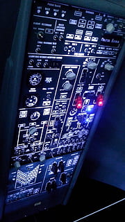Schalttafel, Fluginstrumente, Cockpit, Technologie, Blau, Kunst, Kultur und Unterhaltung, keine Leute, drinnen, Komplexität, Nahansicht, Tag, beleuchtet, Steuerung, Kommunikation, Fahrzeuginnenraum, Nummer, Detail, Elektrizität, westliche Schrift, Luftfahrzeug, Text, Transport, 2K, CC0, gemeinfrei, lizenzfrei