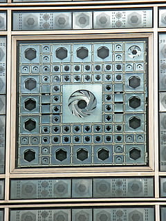 blau, finestra, rajola, edifici, estructura, blau, finestra, reflexió, espurna, primer pla, a l'interior, cap gent, dia, tecnologia, forma, control, fons, metall, cercle, forma geomètrica, marc complet, patró, panell de control, cultura i entreteniment artístic, objectes fets per l’home, fet per l'home, disseny, arquitectura, repetició, equipament elèctric, 2K, CC0, domini públic, lliure de regalies