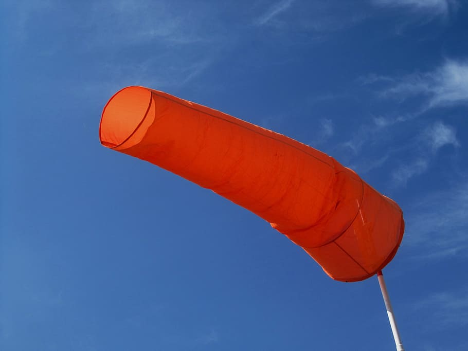 cala de vent, taronja, bufat, vent, brillant, cel blau profund, pol, blau, vermell, cap gent, esport, a l'aire lliure, dia, cel, naturalesa, vista d’angle baix, llum solar, color taronja, núvol - cel, medi ambient, volant, moviment, activitat d'oci, transport, cultura i entreteniment artístic, recerca recreativa, 2K