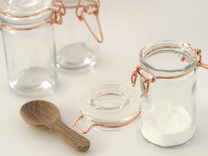 glas, krukke, desktop, enkel, hvid, skrivebord, rose guld, opbevaring, mel, sukker, ingredienser, dessert, køkken, bage, bord, ske, opskrift, laver mad, bagning, kage, indendørs, beholder, glas - materiale, mad, tæt på, mad og drikke, studio skud, ingen mennesker, forberedelse, stilleben, husholdningsudstyr, træ - materiale, høj vinkel visning, natur, køkkenredskaber, fokus på forgrunden, gennemsigtig, selektiv fokusering, luksus, 4K, CC0, offentligt domæne, royaltyfrie