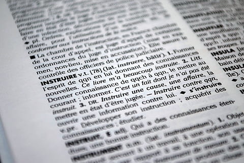 papel de impresora blanco, diccionario, libro, enseñar, aprendizaje, definición, educación, texto, enfoque selectivo, escritura occidental, comunicación, papel, antecedentes, de cerca, nadie, fotograma completo, adentro, página, medio de información, publicación, naturaleza muerta, mecanografiado, periódico, Una sola palabra, pericia, mensaje, estudiando, 2K, CC0, dominio público, libre de derechos