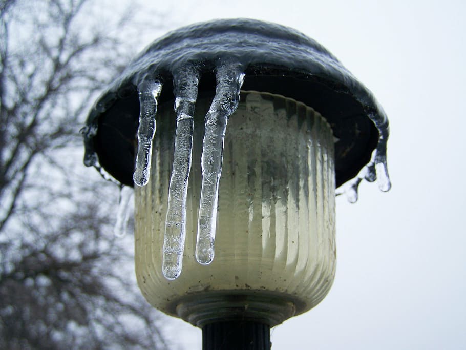 istapper, vinter, frost, kold temperatur, fokus på forgrunden, tæt på, natur, ingen mennesker, metal, dag, istap, sne, våd, udendørs, vand, Frosset, is, enkelt objekt, dråbe, lav vinkel visning, miljø, 2K