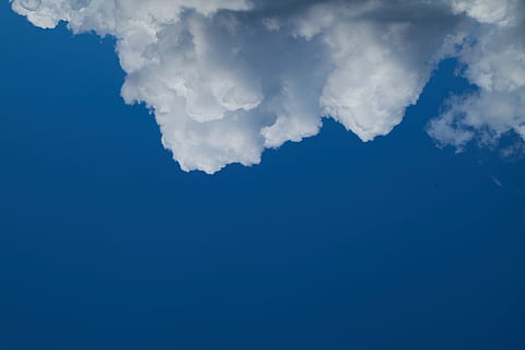 cielo, nube, aire, nubes, azul, blanco, solar, verano, naturaleza, paisaje, fondo, textura, modelo, atmósfera, oxígeno, limpiar, lluvia, ambiental, ligero, paz, increíble, día, nubes blancas, composición, lluvioso, nadie, hermoso, horizontal, Mañana, espacio, resumen, Fresco, imagen en color, puesta de sol, luz del sol, nube - cielo, paisaje de nubes, paisajes - naturaleza, antecedentes, ambiente, belleza en la naturaleza, al aire libre, copia espacio, tranquilidad, el color blanco, mullido, clima, meteorología, 5K, CC0, dominio público, libre de derechos
