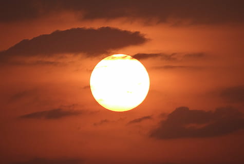 posta de sol, Sol ponent, cel, núvols, Índia, cel dramàtic, núvol - cel, sol, forma geomètrica, cercle, groc, escenics - natura, naturalesa, forma, bellesa a la natura, llum solar, cap gent, il·luminat, a l'aire lliure, medi ambient, brillant, calor - temperatura, 4K, CC0, domini públic, lliure de regalies