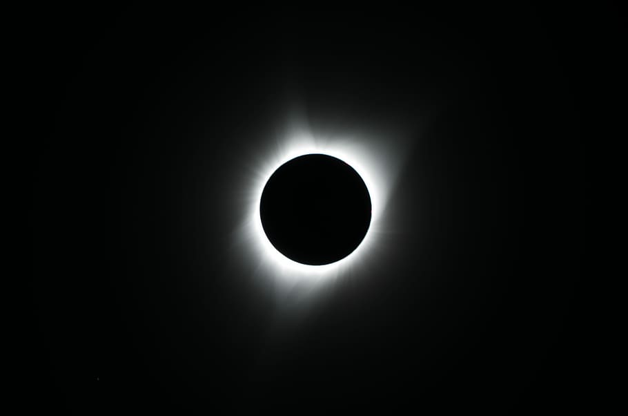 Foto, gesamt, Solar-, Finsternis, Sonnenfinsternis Illustration, Mond, Licht, dunkel, Sonne, Oregon, Gesamtheit, Platz, Astronomie, Nacht-, Sonnenfinsternis, Himmel, Naturphänomen, Silhouette, Natur, keine Leute, draußen, schwarze Farbe, Kreis, Geometrische Figur, Schönheit in der Natur, Planet - Raum, hinterleuchtet, 5K