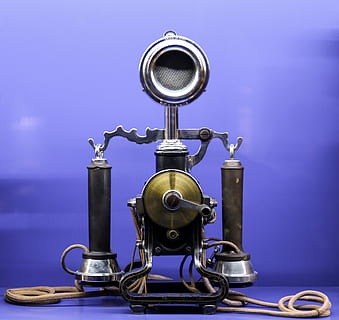 svart, silver-, roterande, telefon, kommunikation, ring upp, Välj, museum, antik, nostalgisk, prata, musik, inget folk, gammaldags, färgad bakgrund, närbild, inomhus, teknologi, musik instrument, inspelningsstudio, jazz musik, metall, studio skott, enda objekt, retro styled, blå, medicinsk utrustning, historia, förbindelse, maskineri, Utrustning, fokusera på förgrunden, sjukvård och medicin, det förflutna, blå bakgrund, 2K, CC0, offentligt domän, royaltyfria