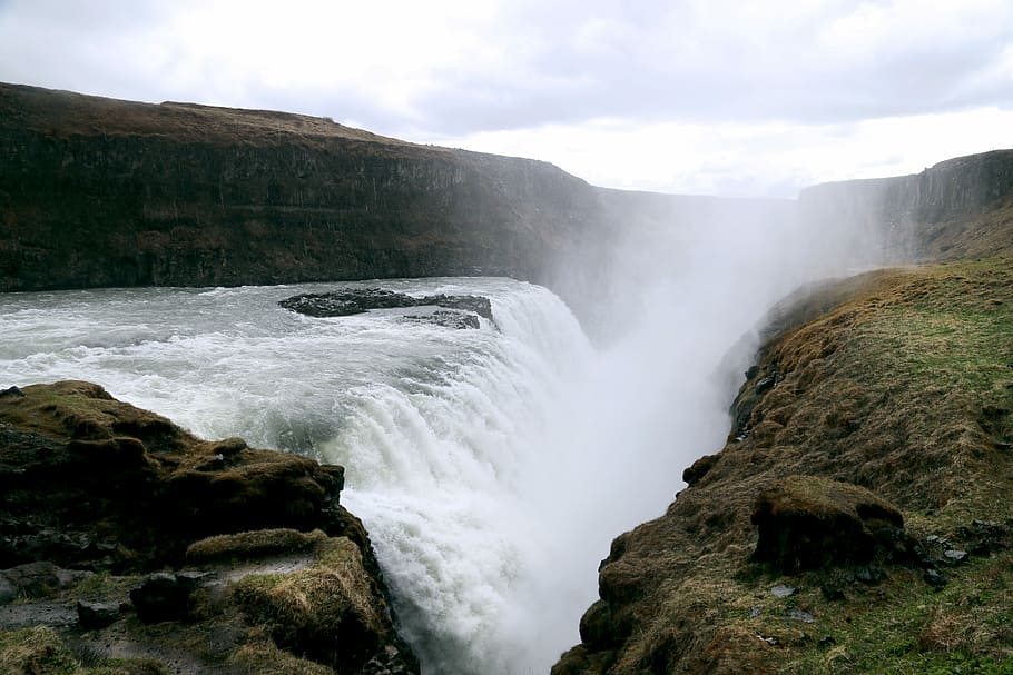 fotografia de paisatge, cascada, paisatge, fotografia, marró, herba, gris, verd, roques, cascades, blanc, naturalesa, aigua, riu, escenics, a l'aire lliure, rock - object, Islandia, bellesa a la natura, cap gent, escenics - natura, rock, moviment, aigua que flueix, exposició llarga, sòlid, cel, escena no urbana, moviment borrós, terra, dia, medi ambient, formació de roca, que flueix, poder a la natura, 5K