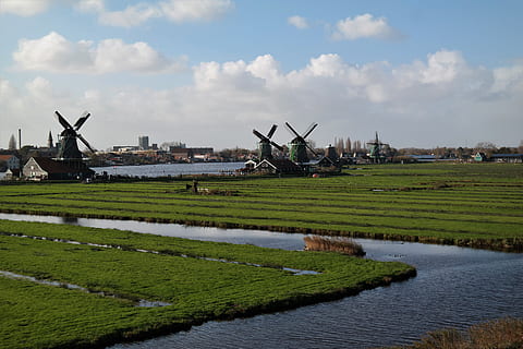 Windmühlen, Landschaft, Mühle, Wolken, Himmel, Natur, ländlich, Stimmung, Feld, Niederlande, Wasser, Umgebung, wolke - himmel, Tag, ländliche Szene, keine Leute, Kraftstoff- und Stromerzeugung, erneuerbare Energie, Landwirtschaft, Pflanze, die Architektur, Windkraft, alternative Energie, Umweltschutz, Land, draußen, Kanal, Wirtschaft, 5K, CC0, gemeinfrei, lizenzfrei