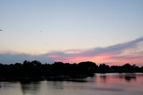 Sonnenuntergang, Wolke, Sommer-, Himmel, Natur, Landschaft, Sonne, draussen, Sommerlandschaft, Himmel Wolken, Wasser, Baum, Ruhe, ruhige Szene, Pflanze, Szenen - Natur, Schönheit in der Natur, Reflexion, See, keine Leute, Silhouette, wolke - himmel, Ufergegend, idyllisch, Nicht-städtische Szene, draußen, 4K, CC0, gemeinfrei, lizenzfrei