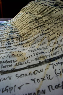 nota, notes, llista, Font, lletres, llapis, sortir, manuscrit, guió, disseny, text, paper, comunicació, a l'interior, vell, cap gent, primer pla, full, pàgina, enfocament selectiu, història, el passat, publicació, arquitectura, partitures, llibre, script no occidental, guió occidental, 2K, CC0, domini públic, lliure de regalies