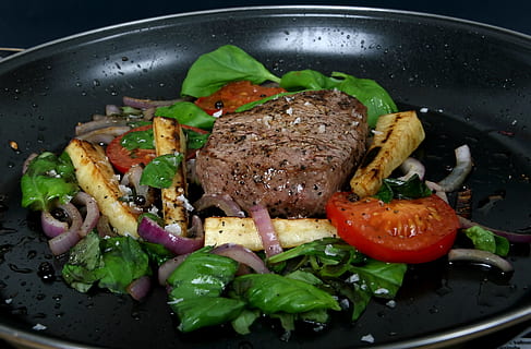 carn, plat de verdures, vedella, xef, cirera, primer pla, colorit, cuinar, deliciós, dieta, fer dieta, sopar, menjar, fresc, decorar, bo, verd, comestibles, salut, saludable, herbes, ingredients, cuina, xai, full, enciam, dinar, macro, natural, nutrició, orenga, orgànic, pastinaca, produir, vermell, restaurant, prim, aprimament, primavera, tija, entrant, bistec, estiu, supermercat, tomàquet, nap, verdures, vegetals, menjar i beguda, estri de cuina, a l'interior, frescor, alimentació saludable, equipament per a la llar, benestar, pan, olla de cocció, preparació, natura morta, cap gent, llest per menjar, paella, fruita, preparar el menjar, fregit, 2K, CC0, domini públic, lliure de regalies