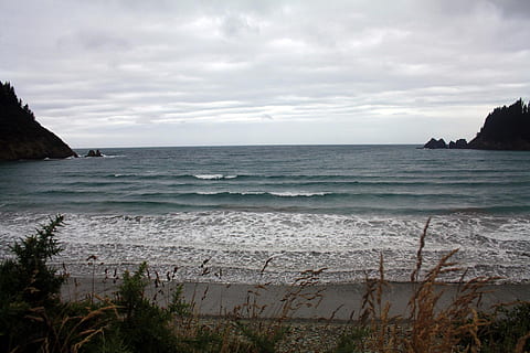 grigio, onde, docce, mare, acqua, cielo, nuvola - cielo, terra, spiaggia, scenics - natura, bellezza nella natura, la tranquillità, natura, orizzonte, orizzonte sull'acqua, scena tranquilla, onda, movimento, nessuno, giorno, all'aperto, scogliera, 1080P, CC0, dominio pubblico, privo di copyright