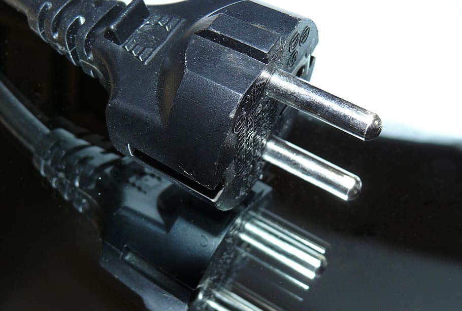 endoll, endoll schuko, endoll elèctric, elèctric, connexió de connexió, endoll de seguretat, contactes, metall, primer pla, color negre, a l'interior, tecnologia, pistola, cap gent, arma, equipament, sol objecte, natura morta, tir de l'estudi, violència, força, comunicació, maquinària, agressió, centrar-se en primer pla, seguretat, 1080P