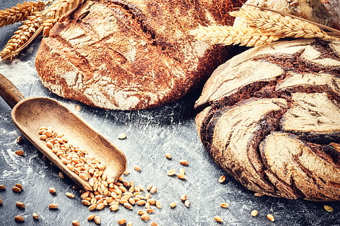 brązowy, posiew, oprócz, chleby, chleb, cukierek, placki, jedzenie, jedzenie i picie, świeżość, martwa natura, wewnątrz, dobre samopoczucie, wysoki kąt widzenia, pieczony, zbliżenie, żadnych ludzi, zdrowe odżywianie, stół, wyrozumiałość, Gotowy do jedzenia, słodkie jedzenie, domowej roboty, ciastko, nasionko, pokusa, 8K, CC0, domena publiczna, darmowe zdjęcia