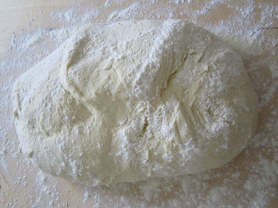 massa i midó, massa, farina, pa, forner, menjar, enfornar, pa, forner, pasta, massa de pa, artesania, pa blanc, menjar i beguda, marc complet, primer pla, cap gent, a l'interior, frescor, Color blanc, preparació, vista d’angle alt, dia, fons, aliments crus, geologia, menjar italià, taula, 4K