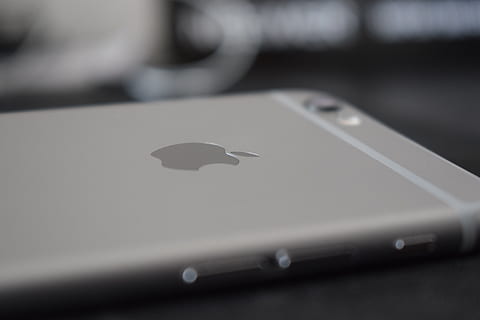 iphone, alma, sejt, kapcsolat, telefon, okostelefon, monokróm, mobiltelefon, technológia, alma inc, iphone 6s, kamera, közelkép, nem ember, szelektív összpontosít, közlés, fedett, vezeték nélküli technológia, érzelem, papír, számítógép, visszaverődés, összpontosít az előtérre, stúdió felvétel, kreativitás, számítógép tartozék, nap, Internet, 5K, CC0, közkincs, jogdíjmentes