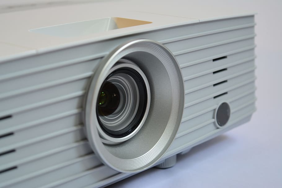 gris, projector, blanc, superfície, lents, multimèdia, presentació, projecció, tecnologia, digital, conferència, acer, temes de fotografia, càmera - equip fotogràfic, lent - instrument òptic, primer pla, cap gent, cercle, forma geomètrica, a l'interior, equip fotogràfic, centrar-se en primer pla, sol objecte, dia, modern, càmera digital, forma, natura morta, Color blanc, enfocament selectiu, obturador, color plata, 5K