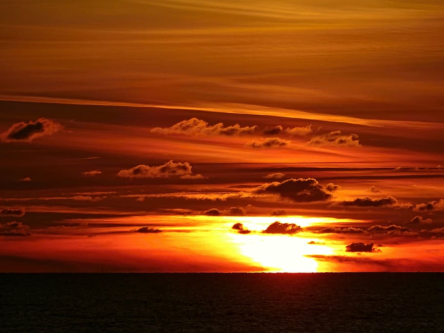 cel, posta de sol, núvols, abendstimmung, cel de la nit, aigua, tarda, wolkenspiel, humor, crepuscle, llac, descans, sol, naturalesa, paisatge, platja, oceà, silenciós, Sol ponent, llum solar, vermell, rubor, ruboritzat, impressionant, resplendor, vespre, mar, atmosfèric, sol de tarda, estiu, daurat, Costa, horitzó, núvol - cel, horitzó sobre l’aigua, color taronja, bellesa a la natura, escenics - natura, tranquil·litat, idíl·lic, cel dramàtic, escena tranquil·la, cap gent, passió, llibertat, a l'aire lliure, 5K