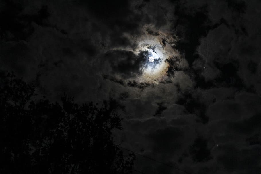 lluna, nit, cel, llum de la lluna, a l'aire lliure, natural, fosc, uganda, kampala, Àfrica, fotografia, núvol - cel, espai, astronomia, naturalesa, lluna plena, estrella - espai, cap gent, tempesta, misteri, núvol, fantasmal, cel dramàtic, exploració espacial, il·luminat, 2K