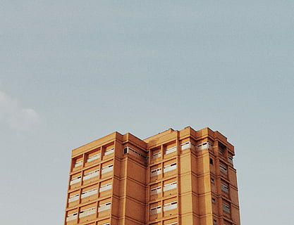 maro, beton, Mare creștere, clădire, timpul zilei, arhitectură, nor, structura, turn, construită, exteriorul clădirii, cer, nici o persoana, natură, vedere unghiulară joasă, spațiu copie, zi, fereastră, oraș, în aer liber, trecutul, istorie, Afaceri, perete, unul langa altul, înalt - înalt, montare pe perete, apartament, 4K, CC0, domeniu public, fără drepturi de autor