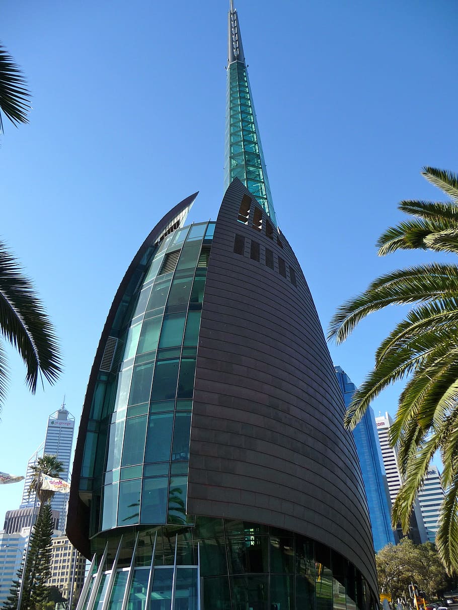 edifici, perth, arquitectura, gratacels, edificis, Austràlia, torre, amunt, cap amunt, referència, ciutat, estructura construïda, exterior de l'edifici, Palmera, cel, exterior d’edifici d’oficines, alta - alta, vista d’angle baix, clima tropical, arbre, modern, oficina, destinacions de viatge, naturalesa, cel clar, dia, cap gent, a l'aire lliure, fulla de palma, fletxa, luxe, 2K