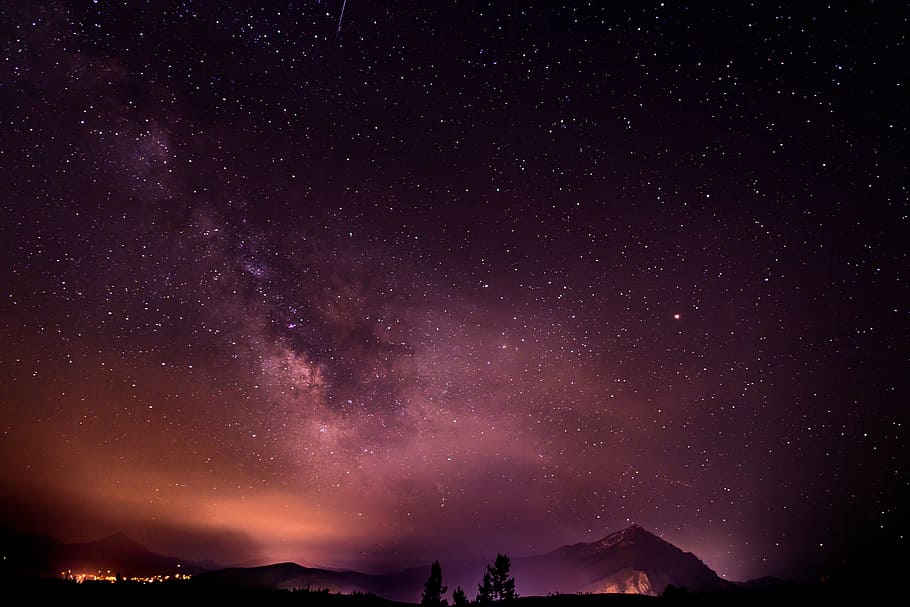 silueta, arbres, nit estrellada, vista, estrellat, nit, cel, naturalesa, núvols, constel·lacions, estrelles, univers, galàxia, espai, degradat, taronja, porpra, negre, escenics, a l'aire lliure, cap gent, estrella - espai, astronomia, escenics - natura, bellesa a la natura, tranquil·litat, escena tranquil·la, muntanya, estrella, camp estel·lar, medi ambient, paisatge, majestuós, il·luminat, Via Làctea, espai i astronomia, 5K