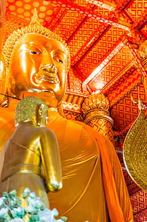 Statua Buddy, buddyzm, świątynia, Budda, statua, Tajlandia, Azja, religia, Bangkok, sztuka, kultura, rzeźba, buddyjski, złoto, medytacja, tajski, tło, starożytny, religijny, podróżować, pokój, orientalny, kult, wiara, złoty, duchowość, złoty kolor, reprezentacja, sztuki i rzemiosła, ludzka reprezentacja, męskie podobieństwo, miejsce kultu, kreatywność, żadnych ludzi, niski kąt widzenia, zbudowana struktura, budynek, architektura, idol, sufit, ozdobny, 5K, CC0, domena publiczna, darmowe zdjęcia