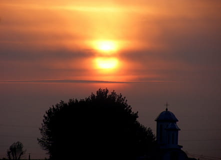 sol, Sky, himmel, rød, kirke, træ, ild, solnedgang, skumring, silhuet, religion, bygget struktur, bygning udvendig, arkitektur, sted for tilbedelse, tro, plante, spiritualitet, bygning, natur, orange farve, dome, sky - himmel, skønhed i naturen, ingen mennesker, udendørs, 2K, CC0, offentligt domæne, royaltyfrie