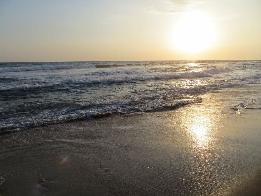 Sonnenuntergang, Strand, Sonne, Sand, Leben, Meer, Wasser, Himmel, Horizont über Wasser, Horizont, Schönheit in der Natur, Szenen - Natur, Land, Bewegung, Welle, Ruhe, Sonnenlicht, Natur, idyllisch, ruhige Szene, keine Leute, draußen, hell, 4K