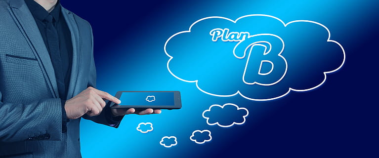 mand holder tablet, ide, plan, plan b, alder rnative, mulighed, forretningsmand, finger, touch screen touch, alternativ, handling, succes, koncept, økonomi, forretning, udvikling, præsentation, vision, vækst, finansielle verden, handle, forestilling, kontor, markedsføring, design, trådløs teknologi, meddelelse, teknologi, forbindelse, en person, blå, smart telefon, voksen, internet, bærbar informationsenhed, computer netværk, touch screen, skærm, mobiltelefon, skyen, computer, menneskelig hånd, indendørs, global kommunikation, hånd, blogging, social networking, computer ikon, 4K, CC0, offentligt domæne, royaltyfrie