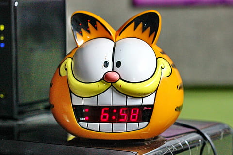 thème garfield, numérique, lecture d'horloge, 6:58, alarme, l'horloge, chat, temps, Matin, garfield, ennuyeux, mignonne, lasagne, Lundi, fermer, jaune, représentation, se concentrer sur le premier plan, à l'intérieur, nombre, personne, réveil, amusement, humour, La technologie, représentation humaine, journée, la communication, jouet, 5K, CC0, domaine public, libre de droits