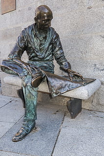 czytelnik, czytać, statua, brązowy, posiedzenie, Madryt, metal, sztuka, rzeźba, pomnik, tylko jeden człowiek, dorosły, tylko mężczyźni, historia, broń, pełna długość, sztuki i rzemiosła, męskie podobieństwo, reprezentacja, ludzka reprezentacja, architektura, dzień, rzemiosło, funkcja budowy ścian, ludzie, przeszłość, kreatywność, na dworze, chodnik, rząd, 2K, CC0, domena publiczna, darmowe zdjęcia