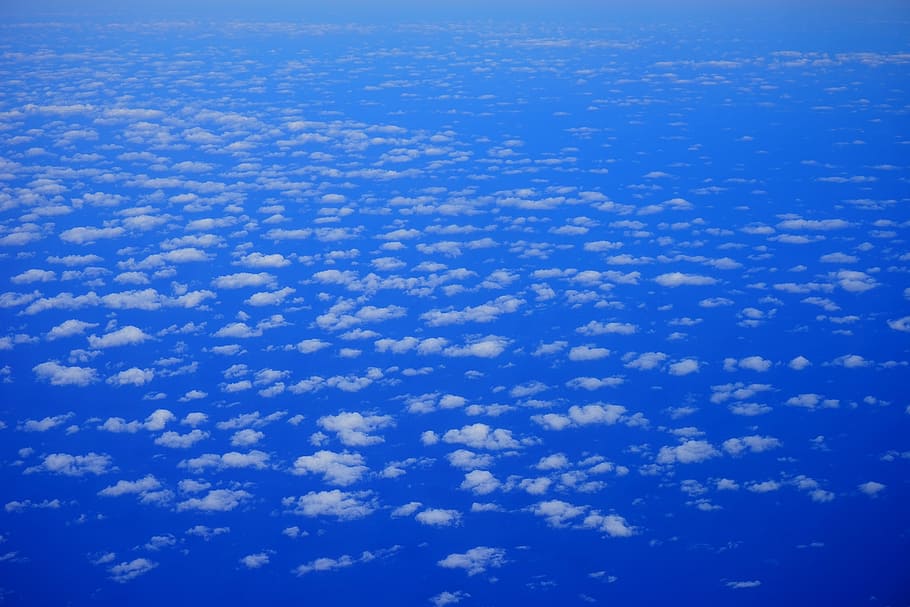 skyer, himmel, flyve, over skyerne, blå, skønhed i naturen, scenics - natur, sky - himmel, luftfoto, natur, ro, rolig scene, ingen mennesker, dag, udendørs, hvid farve, miljø, cloudscape, idyllisk, vand, baggrunde, levende farve, fluffy, blødhed, meteorologi, over, 5K