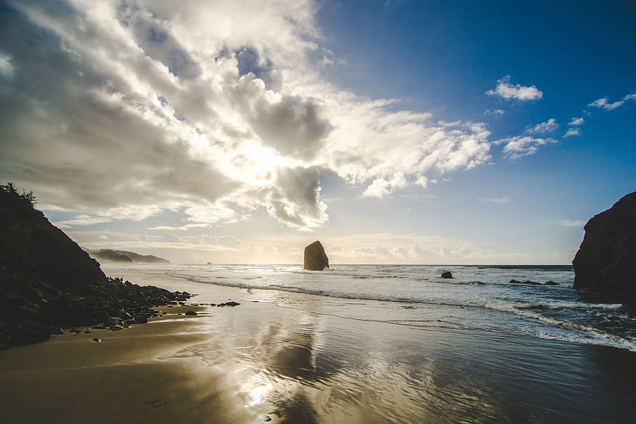 mare, scogliere, giorno, foto, riva del mare, nuvoloso, cielo, spiaggia, riva, marea, nube, roccia, acqua, oceano, onda, tropicale, vacanza, costa, litorale, paesaggio marino, Paradiso, vista, scenics - natura, bellezza nella natura, terra, nuvola - cielo, la tranquillità, scena tranquilla, orizzonte, natura, orizzonte sull'acqua, nessuno, roccia - oggetto, solido, idilliaco, all'aperto, pila rock, 5K