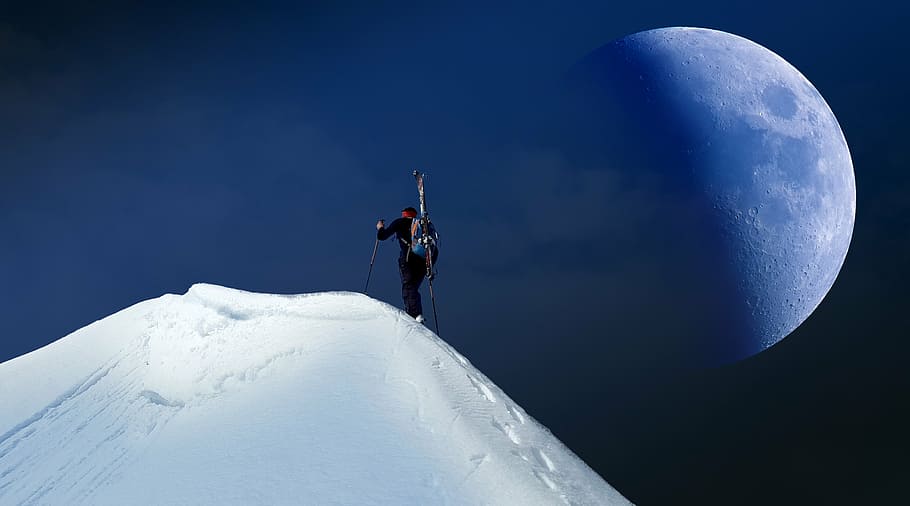 persoană, alpinism, acoperit cu zăpadă, Munte, lună, munţi, zăpadă, vârf, excursie pe jos, cer, lună plină, atmosfera, super Luna, natură, zbor, transport, aventură, doar adulți, adult, oameni, în aer liber, zi, o persoana, avion, temperatura rece, iarnă, scenice - natura, lungime totală, noapte, varf de munte, frumusețe în natură, mediu inconjurator, explorare, peisaj, permanent, astronomie, un munte acoperit de zăpadă, 4K
