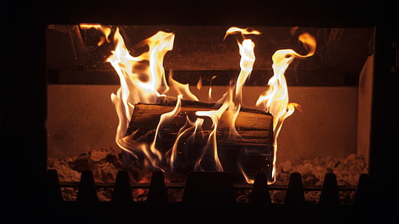 ved med eld, brinnande, trä, öppen spis, brand, flamma, bål, mörk, natt, värme, ved, aska, inget folk, industri, inomhus, närbild, metallindustrin, eld - naturligt fenomen, värme - temperatur, natur, logga, trämaterial, rörelse, lysande, orange färg, svart bakgrund, inferno, 4K, CC0, offentligt domän, royaltyfria