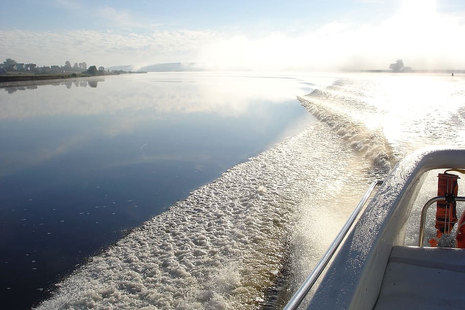 woda, fala, rzeka, lato, Natura, transport, odbicie, światło słoneczne, dzień, piękno natury, środek transportu, na dworze, żadnych ludzi, scenics - natura, ruch, spokój, chmura - niebo, jezioro, niebo, spokojna scena, podróżować, 2K