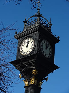 mittelschwer, Park, Uhr, viktorianisch, Zeit, viktorianischen Glockenturm, aufwendig, Flachwinkelansicht, Himmel, die Architektur, Blau, keine Leute, Natur, Glockenturm, Gebäudehülle, klarer Himmel, gebaute Struktur, Ziffernblatt, Tag, römisch, beleuchtet, Baum, Gebäude, römische Ziffer, die Vergangenheit, draußen, Minutenzeiger, 2K, CC0, gemeinfrei, lizenzfrei