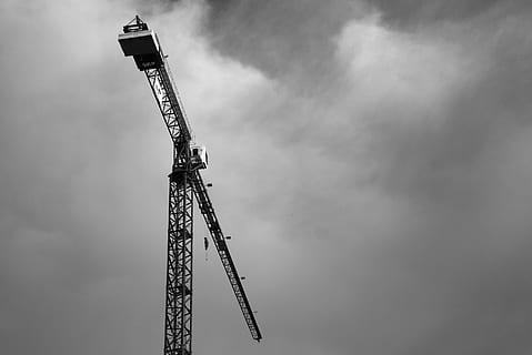 Herske, tredjedele fotografering, kran, konstruktion, kran - entreprenørmaskiner, maskineri, byggebranchen, himmel, byggeplads, industri, lav vinkel visning, udvikling, sky - himmel, høj - høj, natur, metal, ingen mennesker, byggemaskiner, udendørs, dag, arkitektur, bygget struktur, tårn, byggemateriale, industrielt udstyr, 2K, CC0, offentligt domæne, royaltyfrie