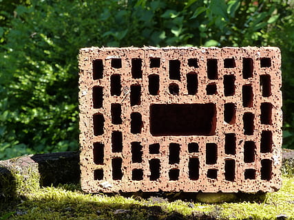 Stein, Kreuzung, Struktur, Muster, Hintergrund, Textur, abstrakt, braun, bauen, Baumaterial, porös, künstlich, Texturen, Pflanze, Tag, keine Leute, Natur, Nahansicht, Fokus auf den Vordergrund, Baum, Sonnenlicht, Gras, draußen, Feld, Loch, grüne Farbe, Land, Wachstum, gestalten, Kommunikation, Geometrische Figur, Text, 4K, CC0, gemeinfrei, lizenzfrei