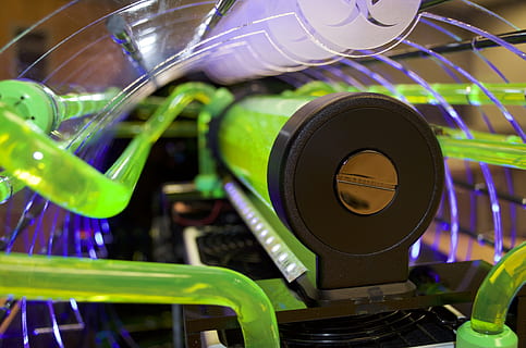 computere, Informationsteknologi, cybersikkerhed, teknologi, meddelelse, industri, indendørs, kunstkultur og underholdning, ingen mennesker, tæt på, kabel, forbindelse, elektronikindustrien, udstyr, computer netværk, maskineri, studie, trådløs teknologi, fokus på forgrunden, multi farvet, internet, hastighed, blande, video, elektrisk udstyr, Strømforsyning, 4K, CC0, offentligt domæne, royaltyfrie