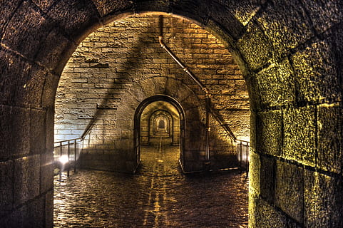 foto, arcuato, Marrone, grotta, interno, passaggio, sentiero, archi, vecchio, ex, eredità, arco di pietra, pietre, luce e ombra, vecchio edificio, Brittany, Finistère, morlaix, Francia, luce, architettura, arco, struttura costruita, nessuno, la strada davanti, direzione, caratteristica della parete, in casa, illuminato, il passato, costruzione, storia, giorno, attrezzatura per l'illuminazione, parete, acqua, tunnel, portico, natura, mattone, prospettiva decrescente, muro di pietra, soffitto, lungo, 5K, CC0, dominio pubblico, privo di copyright