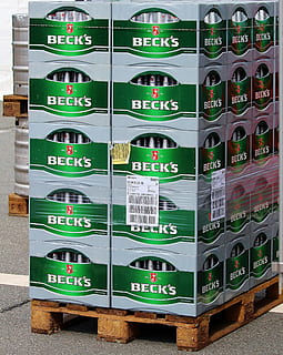 cervesa, caixes, rang, beure, gastronomia, barra, restaurant, alcohol, ampolles, estimulant, celebració, editorial, color verd, en fila, cap gent, pila, magatzem, negocis, comunicació, a l'interior, tecnologia, Caixa, repetició, contenidor, multicolor, caixa-contenidor, primer pla, bústia, dia, indústria electrònica, nombre, gran grup d'objectes, patró, indústria, signe, Font d'alimentació, 2K, CC0, domini públic, lliure de regalies